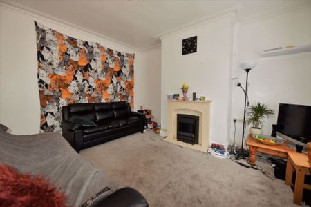 2 bedroom House in Harold Place, Leeds - Photo 3