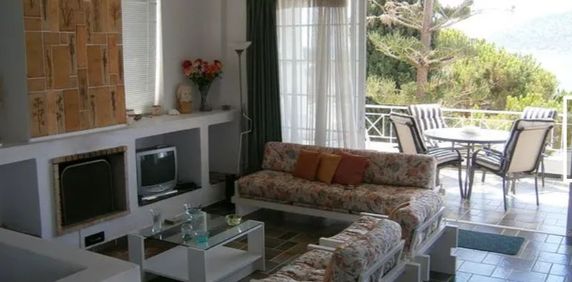 Διαμέρισμα για ενοικίαση Μαύρο Λιθάρι (Ανάβυσσος) - Photo 2