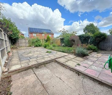 4 bedroom detached house to rent - Photo 2
