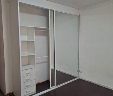 Comfortable Private Bedroom - Convenient Auburn Location - Photo 2