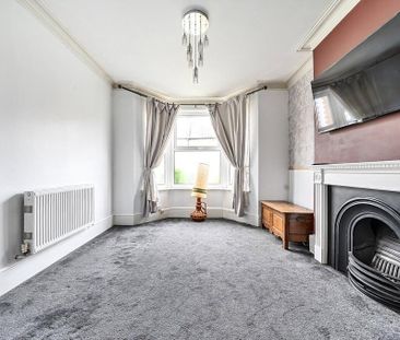 4 bedroom end of terrace house to rent - Photo 1