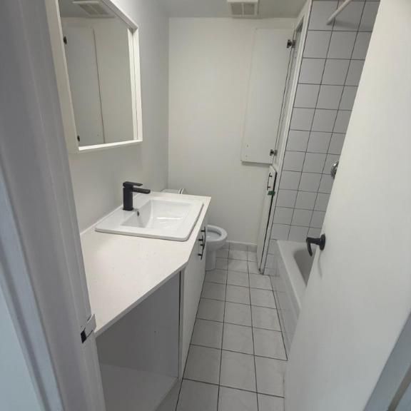 2 CH - 1 SDB - Québec - $1,249 /mo - Photo 1