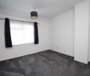 3 bedroom end of terrace house to rent - Photo 4