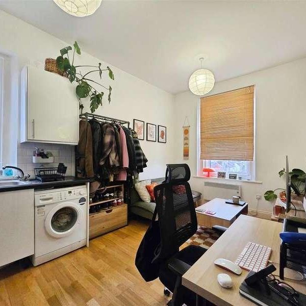 Worple Road, London, SW20 - Photo 1