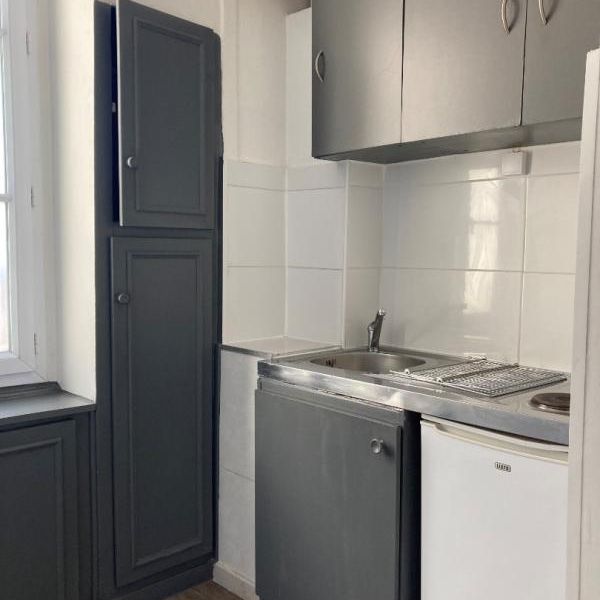 Location Appartement 1 pièce 20m² IVRY SUR SEINE 94200 - Photo 1