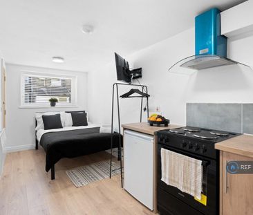1 bedroom in a house share to rent - Photo 6