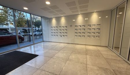 Appartement 3 pièces 63m2 REIMS 990 euros - Photo 2