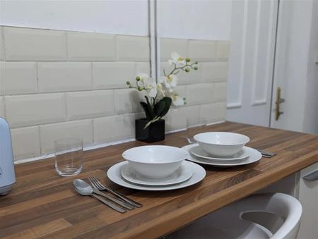 1 bedroom in a house share to rent - Photo 3