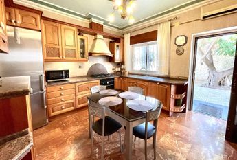 LONG TERM RENTAL. Spacious villa with 6 bedrooms for rent.