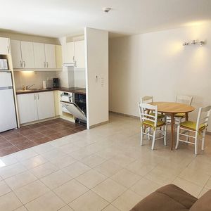 Location Appartement 1 pièce 36m² SIX FOURS LES PLAGES 83140 - Photo 3