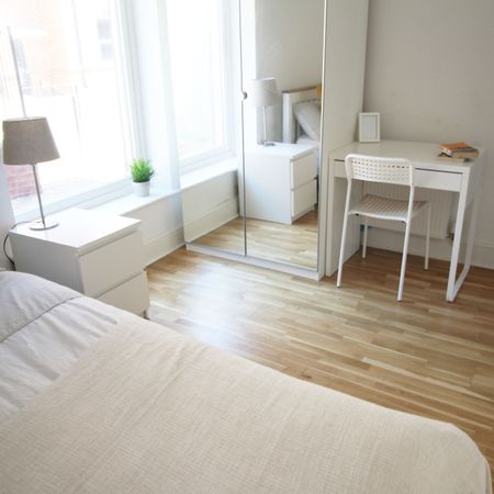 Flat 3, The Villa, LS3 1BU, Leeds - Photo 4