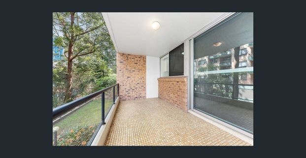 SECURE BUILDING SUNNY OUTLOOK AND SUPERB LOCATION - Photo 1