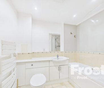 Tilley Road, Feltham,TW13 - Photo 3