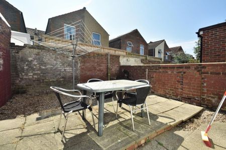 5 bedroom terraced house to rent - Photo 3