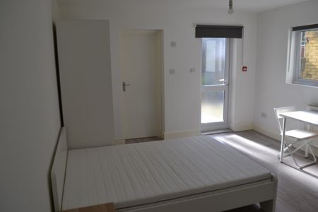 Studio Flat, Albert Road, IG1 - Photo 3