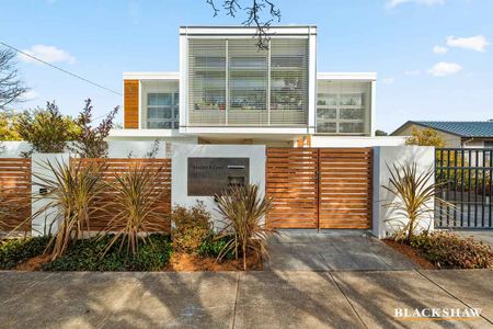 Architecturally Designed Executive Home with Luxury Finishes - Photo 2