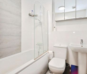 2 bedroom Flat To Let - Photo 1