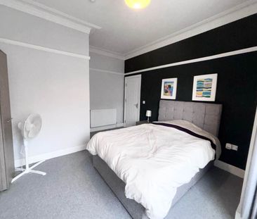 Hough Lane (Room 1), Bramley, Leeds - Photo 3