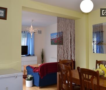 Interior room in shared apartment in Blanchardstown, Dublin - Photo 2