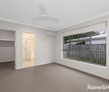 Beautifully Lanscaped Coomera Family Home - Photo 6