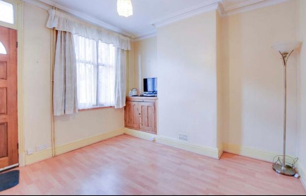 Avenue Road Extension - Photo 1