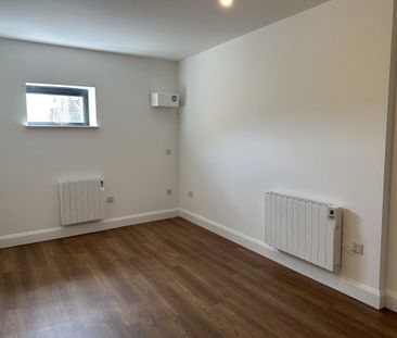 London Road North - Photo 5