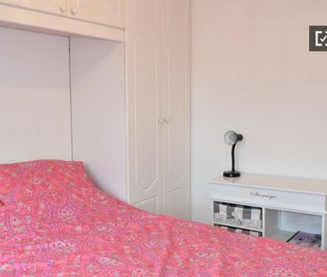 Decorated room in shared apartment in Donaghmede, Dublin - Photo 4