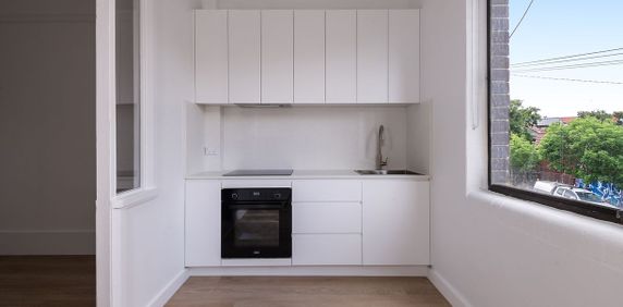 Renovated 2 bedroom unit - Pet Friendly - Photo 2