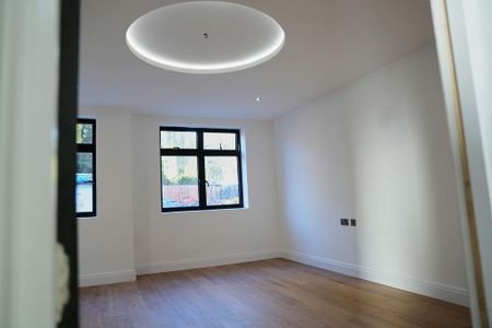 4 bedroom semi-detached house to rent - Photo 5