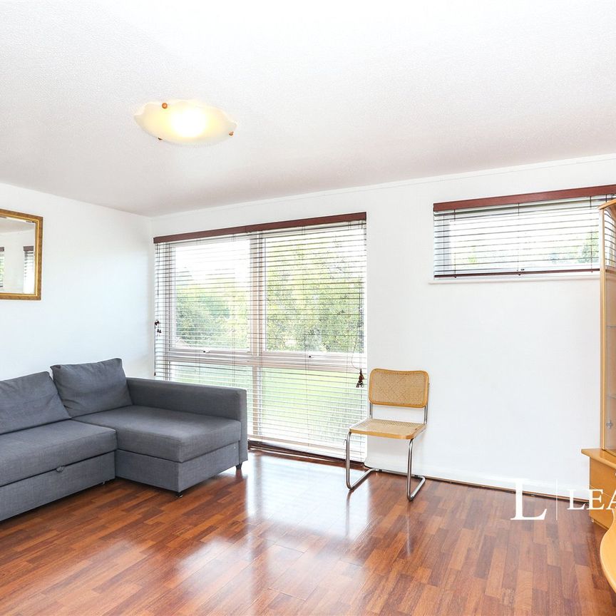 4 bedroom house to rent Westgate Road, BR3 - Photo 1