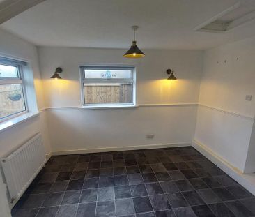 3 bedroom terraced house to rent - Photo 2