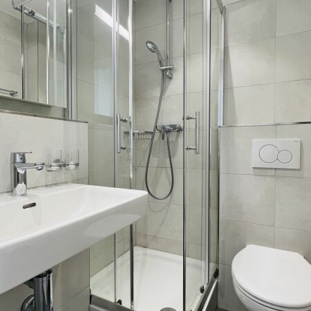 Neuwertige 2,5-Zimmerwohnung mit Balkon und Keller direkt am Bahnhof (1053) - Photo 1