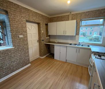 3 bedroom semi-detached house to rent - Photo 6