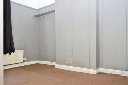 4 bedroom end of terrace house to rent - Photo 3