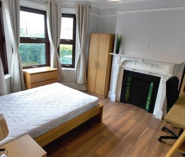 5 Bed Semi-Detached House, Devonshire Road, SO15 - Photo 4