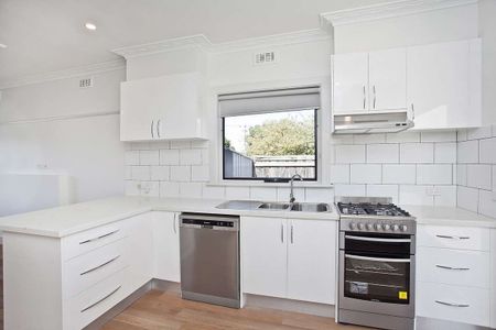 Fully renovated - Photo 5