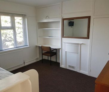 4 bedroom semi-detached house to rent - Photo 2