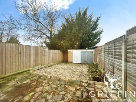 Markhams Chase, Basildon, SS15 - Photo 5