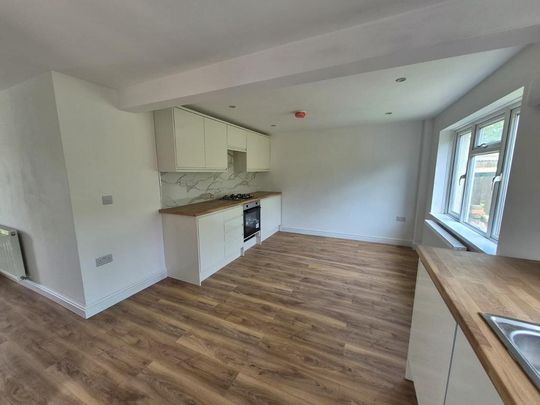 3 bedroom semi-detached house to rent - Photo 1