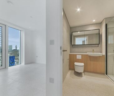 A studio flat to rent in Bouchon Point, E1. - Photo 2