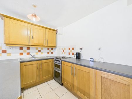 Shellfield Close, Staines-upon-Thames, Surrey,TW19 - Photo 4