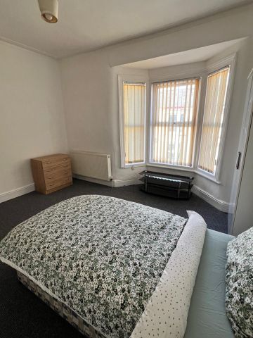 Room in a Shared House, Bellamy Road, L4 - Photo 3