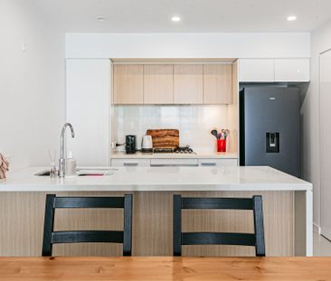 Corner Postioned 2 Bedroom Apartment in Putney Hill - Photo 5