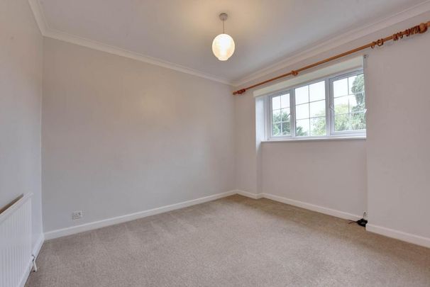 4 bedroom end of terrace house to rent - Photo 1