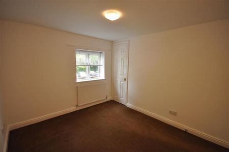 2 bedroom mews to rent - Photo 3