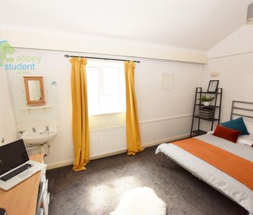 Room 2 - Photo 2