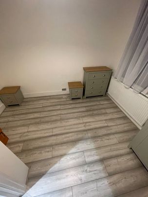 4 Bed Flat, St. Stephen's Road, E6 - Photo 1