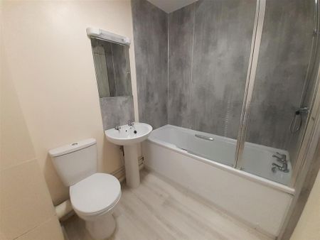 1 bed Apartment To Let - Photo 4