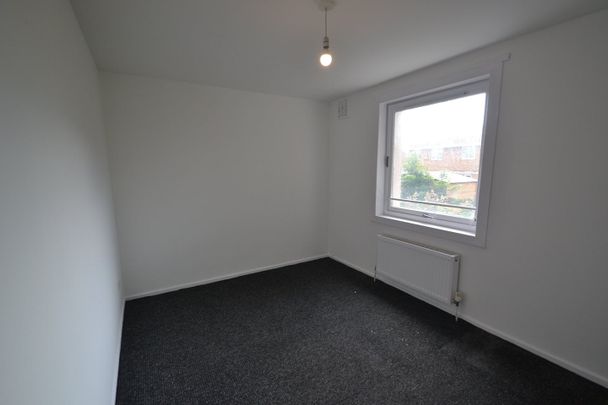 3 Bed Flat, Kerrycroy Avenue, G42 - Photo 1