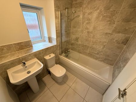 3 bedroom semi-detached house to rent - Photo 3